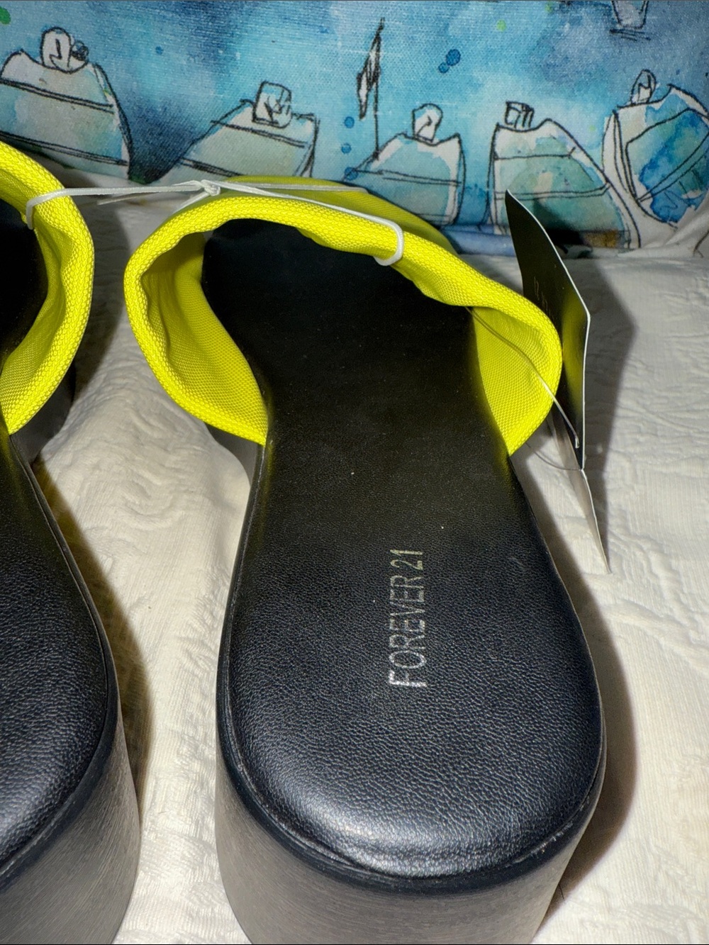 Forever 21 Neon Yellow Slide Mules size 8 new with tag comes with gift - Picture 12 of 16